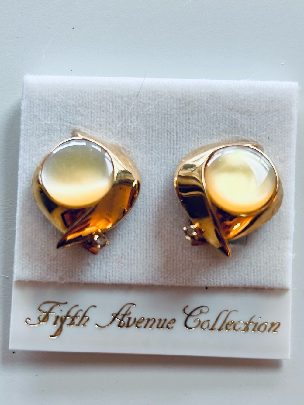 Vintage Fifth Avenue Genuine Mother of Pearl Clip-on Earrings